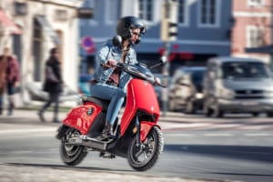e-scooter vs motoroller
