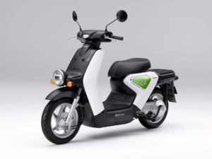 © Honda Elektroroller vs Suzuki, Piaggio