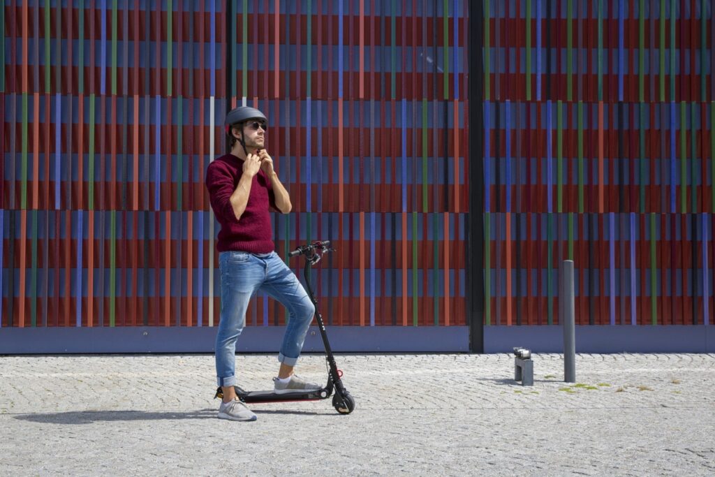 E Scooter oder Elektroroller von der Steuer absetzen. Wie können Unternehmen, Selbständige und Freiberufler das Dienstfahrzeug absetzen