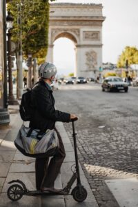 elektri fahrzeug im verkehr