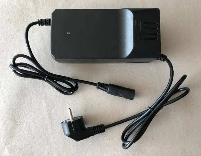 Ladegerät 60V Runder Stecker