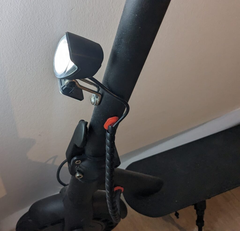 iScooter E 9 Vorderlicht