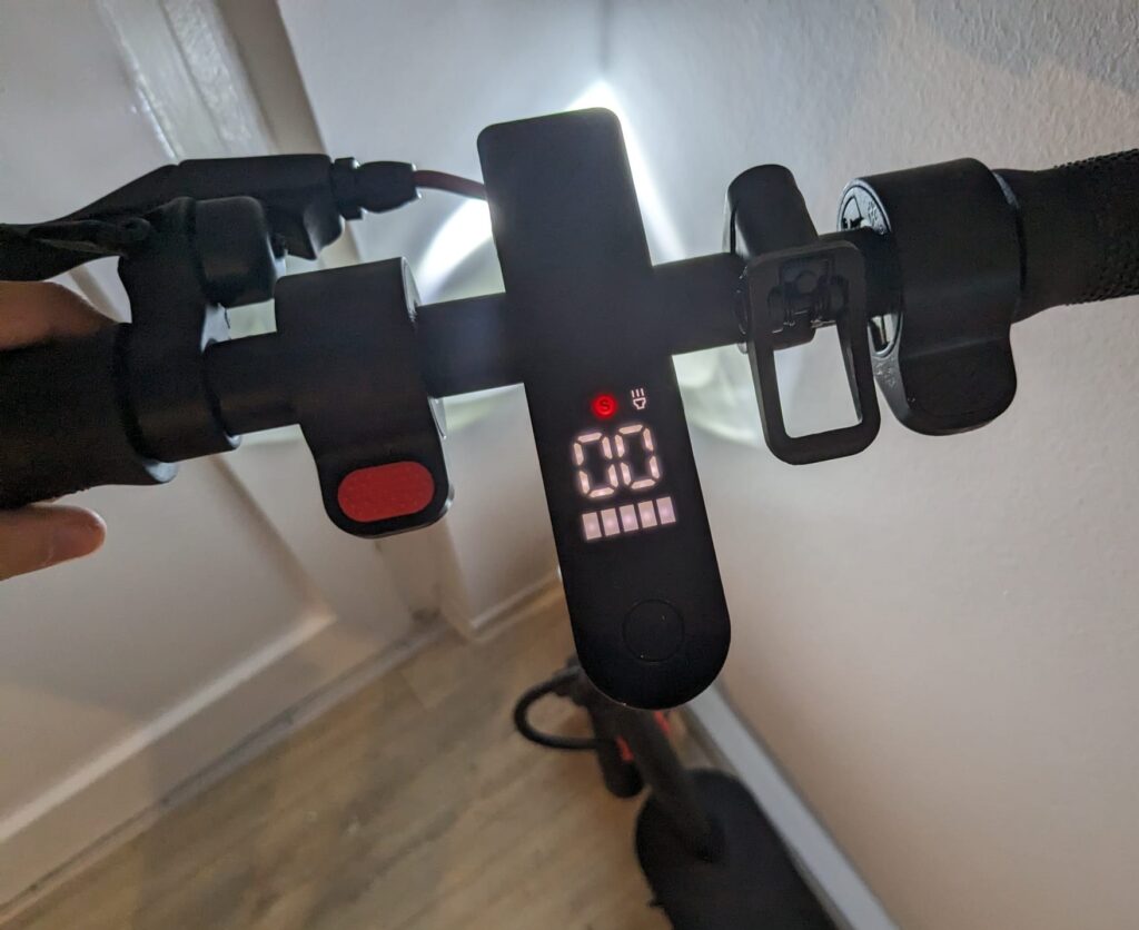 iScooter E 9 Tacho und Bremsen leicht zu bedienen