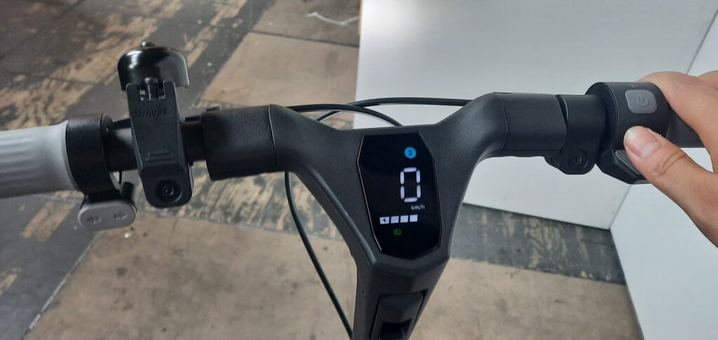 Navee ST3 Pro Tacho und Lenker