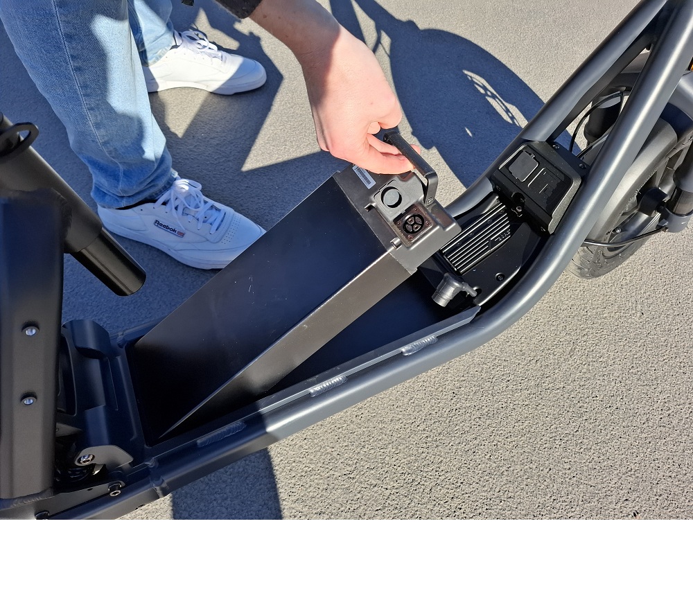 ein entnehmbarer Akku, wie beim Egret oder Streetbooster ist ein großer Vorteil beim Laden