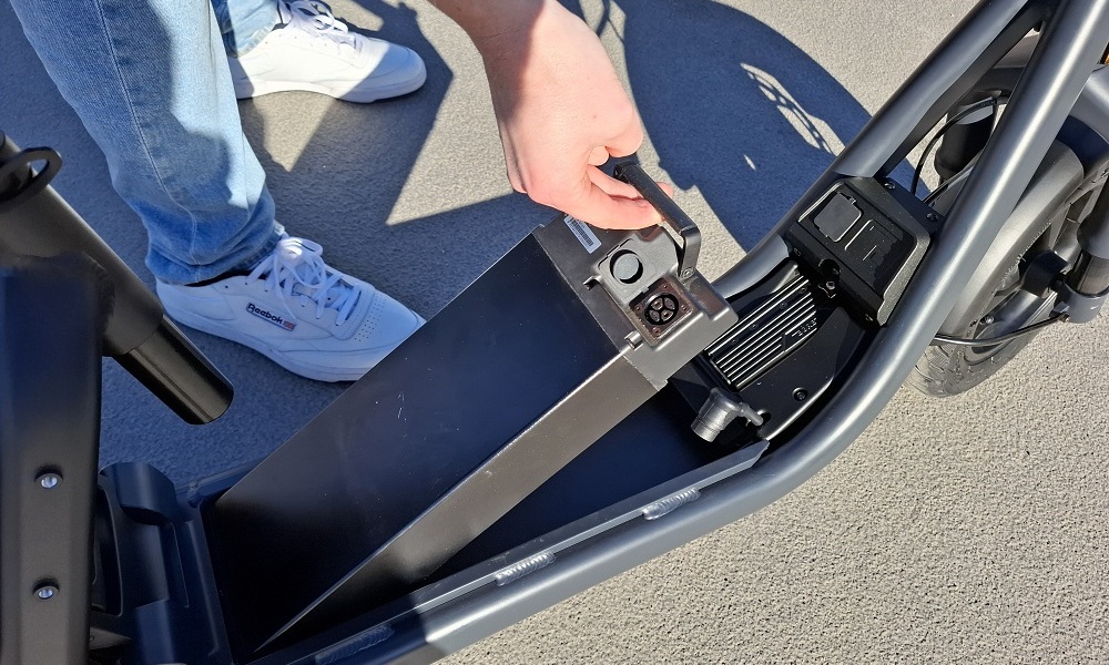 e scooter mit entnehmbaren akku im test