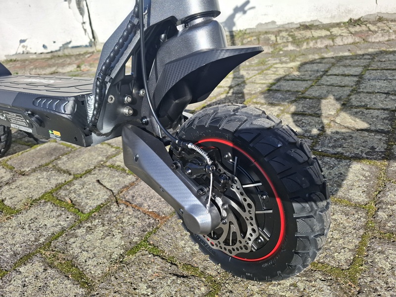 Die-Vorderrad-Federung-und-Motor-des-iScooter-iX7