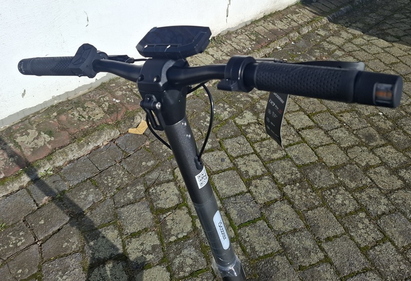 Display-und-Blinker-des-iScooter-ix7