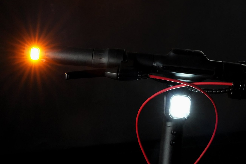 Segway Ninebot MAX G3 Blinker und Frontlicht bei Nacht
